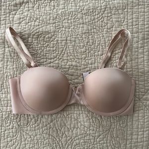 NWT Victorias Secret strapless, multi-way, padded bra, size 32B.